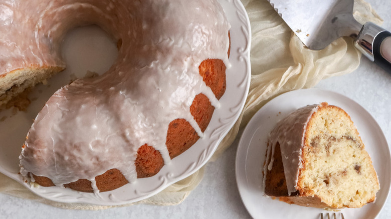 Cinnamon roll bundt cake served onto plate