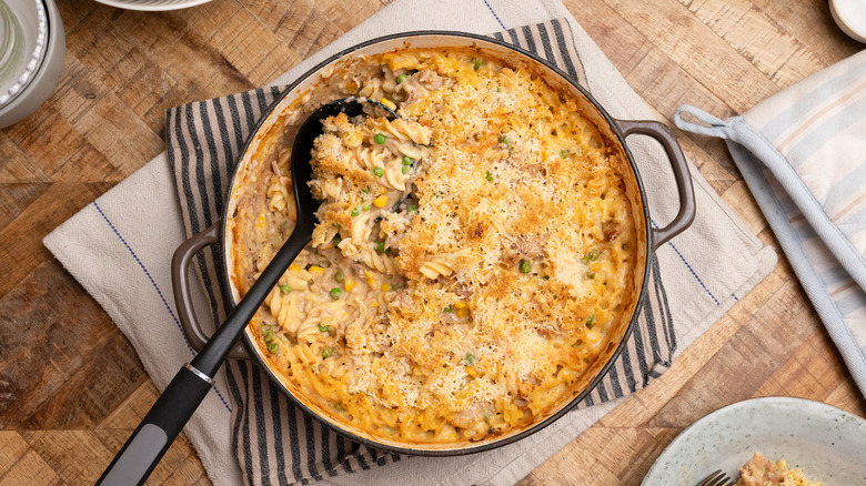 cheesy deluxe tuna casserole