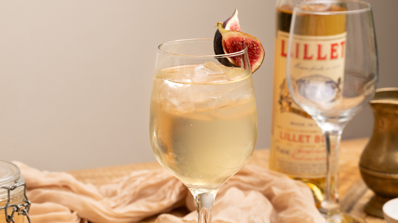 fall white wine spritzer