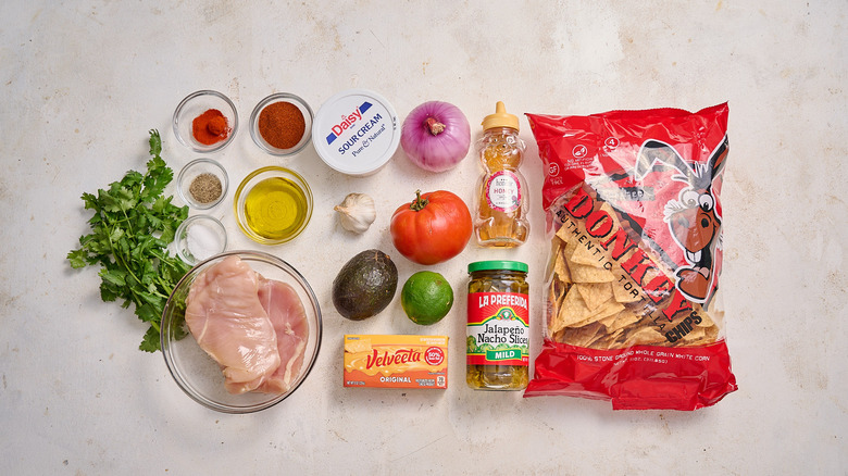 Chili-lime chicken nachos ingredients
