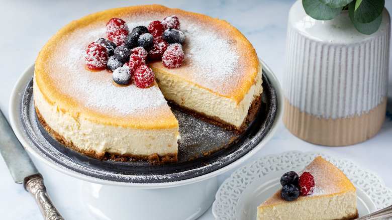 ricotta cheesecake with fresh berries