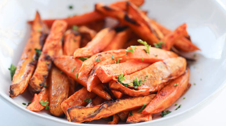 air fryer sweet potato fries in bowl