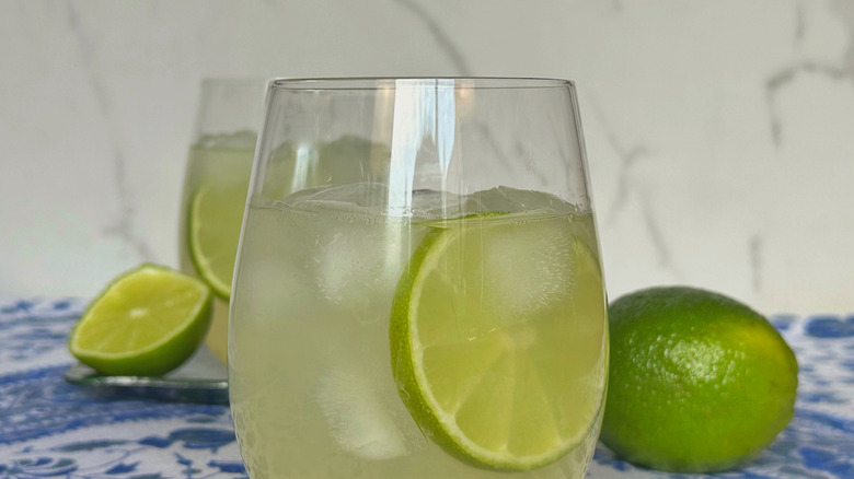 Glasses of nimbu pani with limes