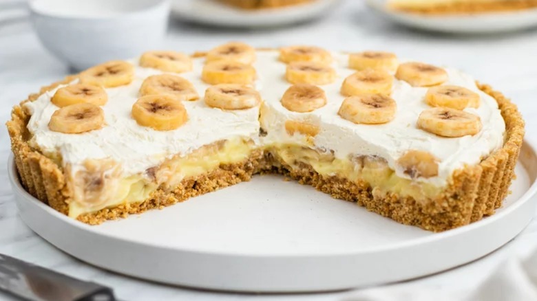 A banana pudding pie on white tray