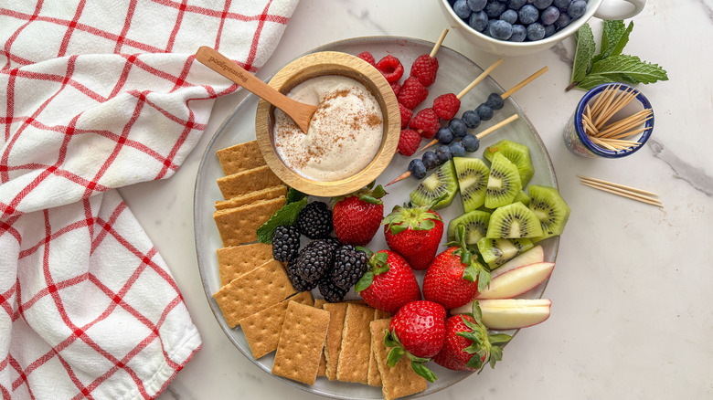 fruit plate with dip