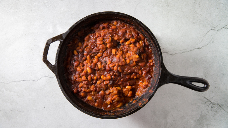 baked beans in iron pan
