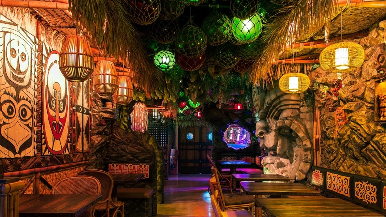 Tiki Tatsu-Ya interior