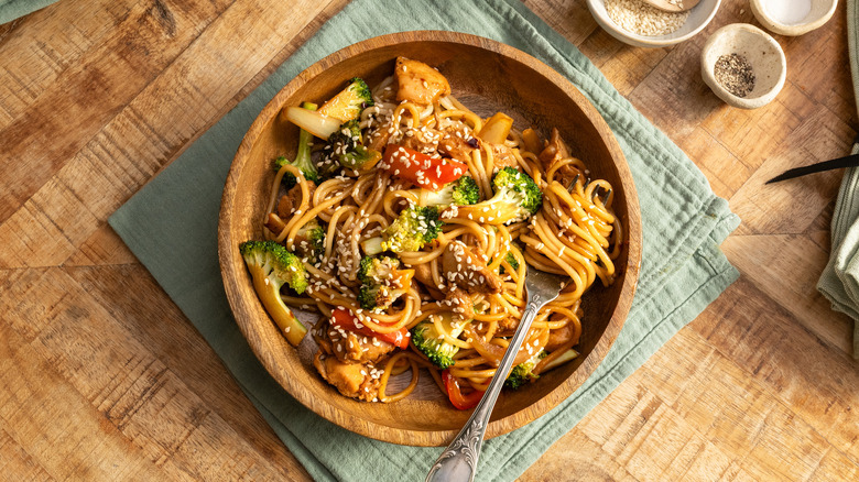 spicy chicken and broccoli noodles