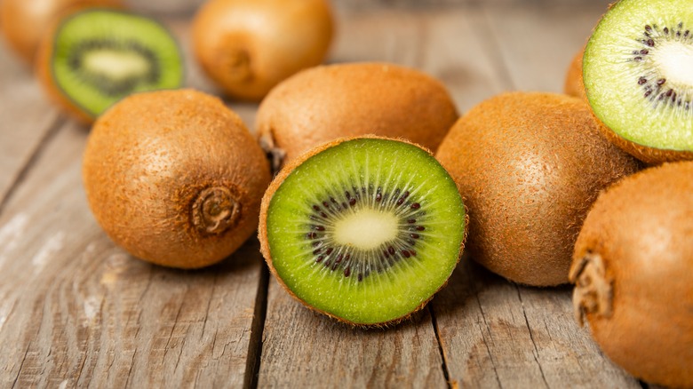 Ripened kiwi fruit cut open