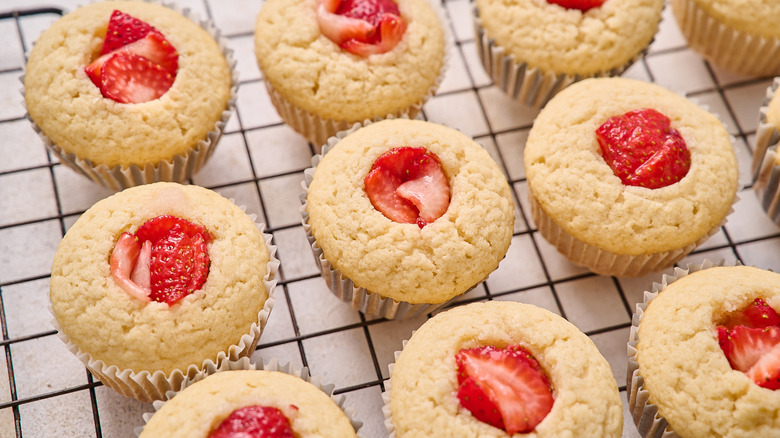 filling cupcakes with strawberries