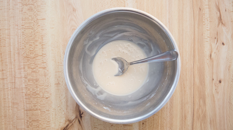 powdered sugar icing in bowl
