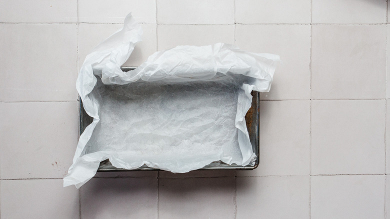 Loaf pan with parchment paper