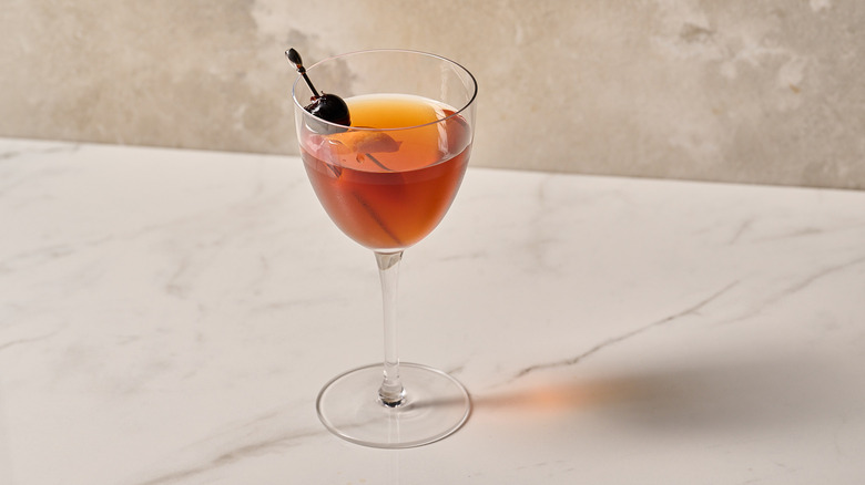 rob roy cocktail with garnish