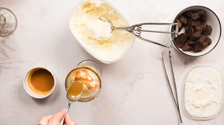 Adding caramel to glass with ice cream