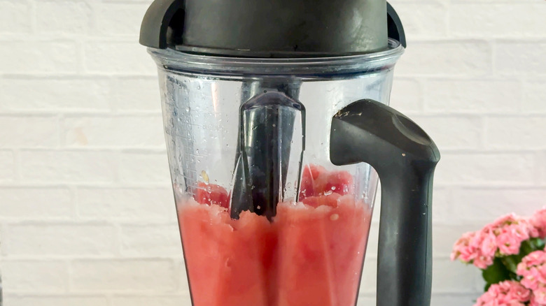 mixture blending in blender