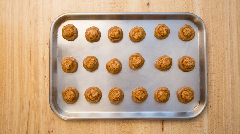 unbaked cookies on cookie sheet